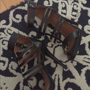 FASHION NOVA : black buckled strapped heels